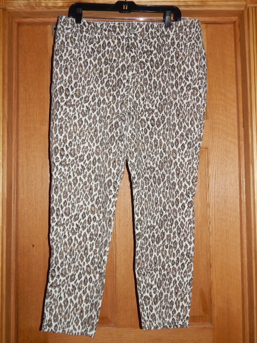 CHICOS Size 2.5 Women's US 14 So Slimming Girlfriend Ankle Jeans Cheetah Leopard